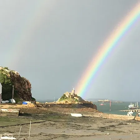 Bed & Breakfast Demeure Du Porzou: Charming Retreat Near Paimpol