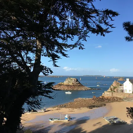 Demeure Du Porzou: Charming Retreat Near Paimpol Bed & Breakfast *